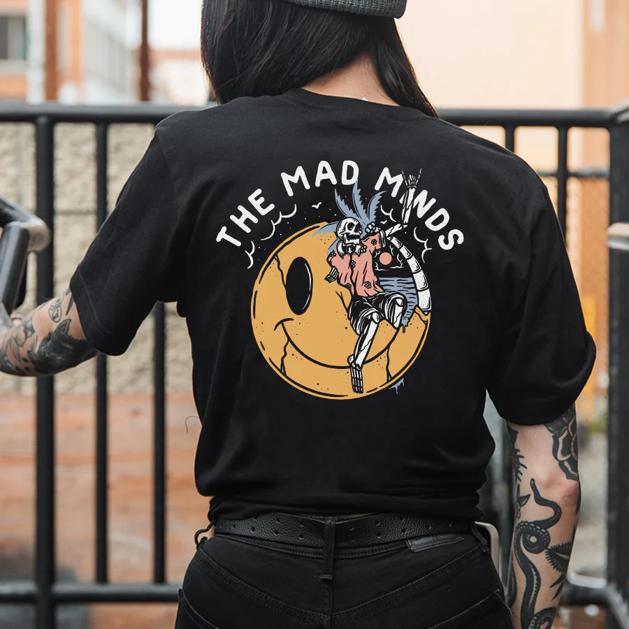 THE MAD MINDS SKULL AND SMILE FACE PRINTED T-SHIRT