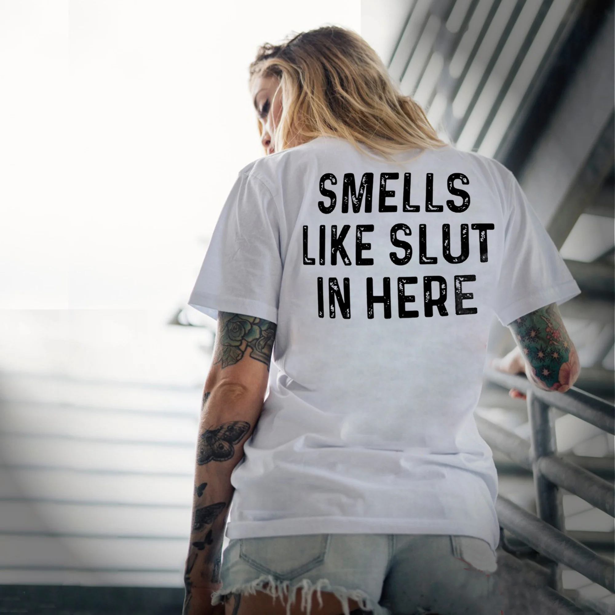 SMELLS LIKE SLUT IN HERE LETTERS PRINTED T-SHIRT