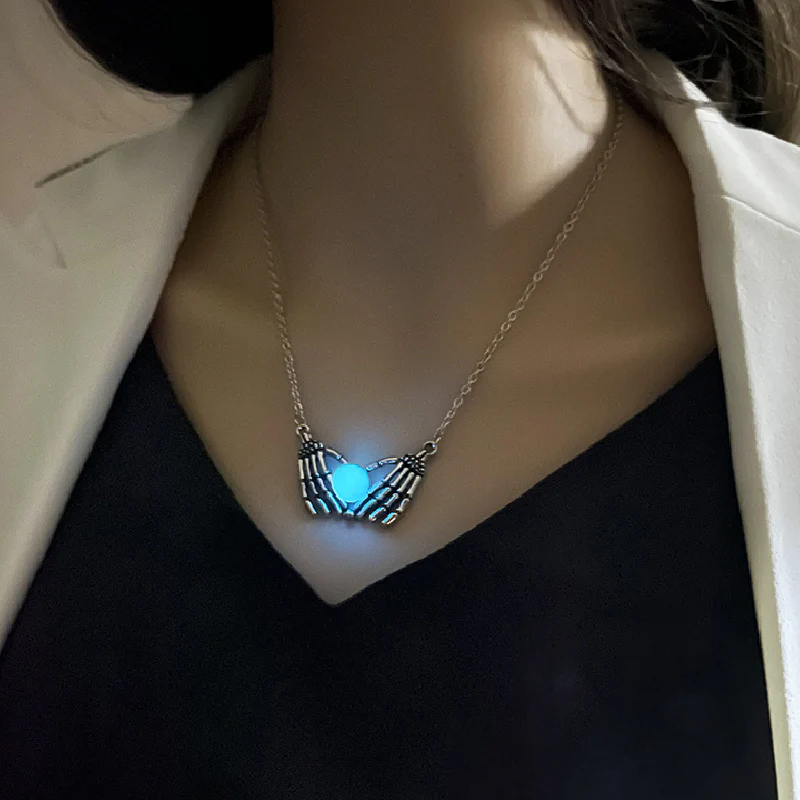 RETRO PUNK SKELETON HAND LUMINOUS NECKLACE