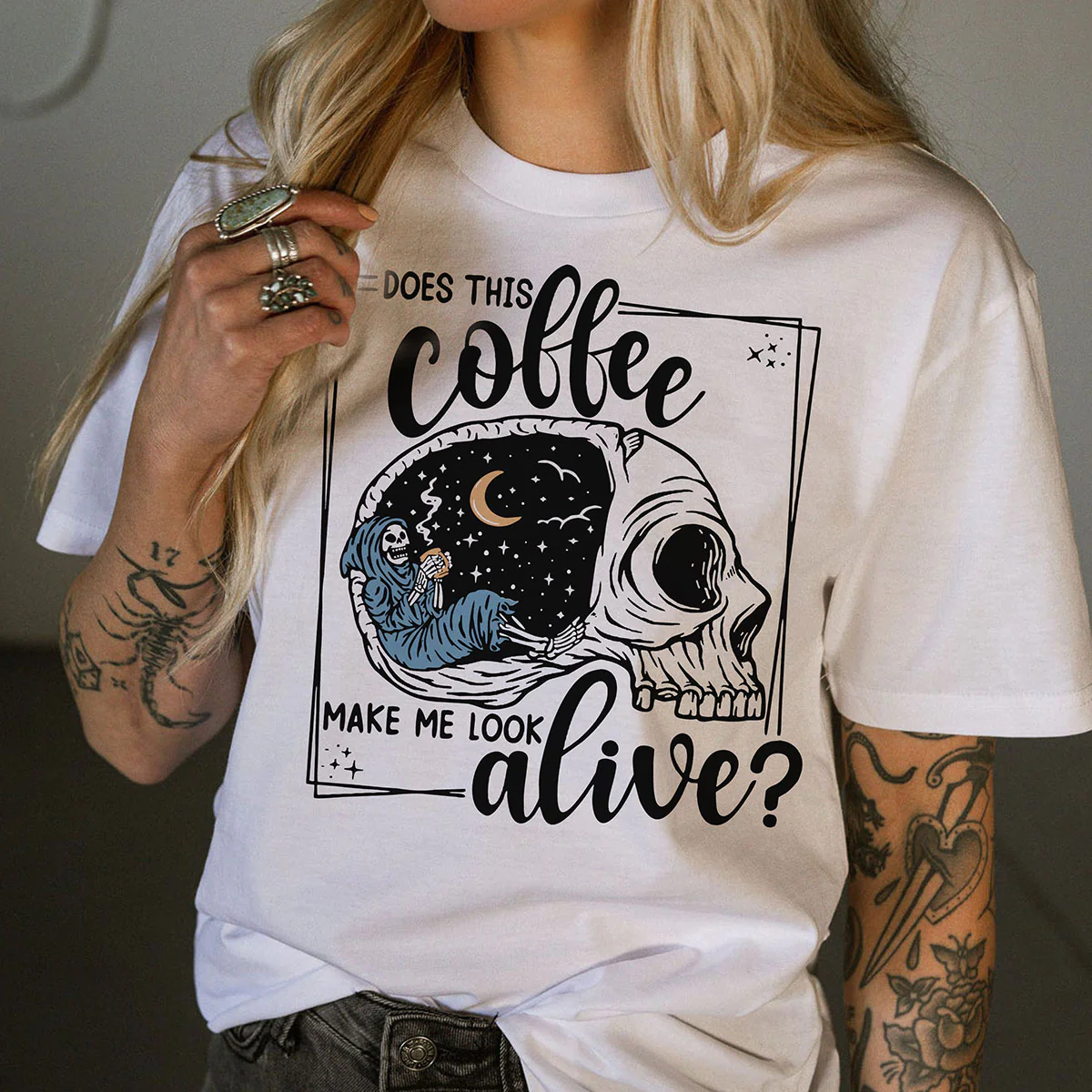 DOES THIS COFFEE MAKE ME LOOK ALIVE PRINTED WOMEN'S T-SHIRT